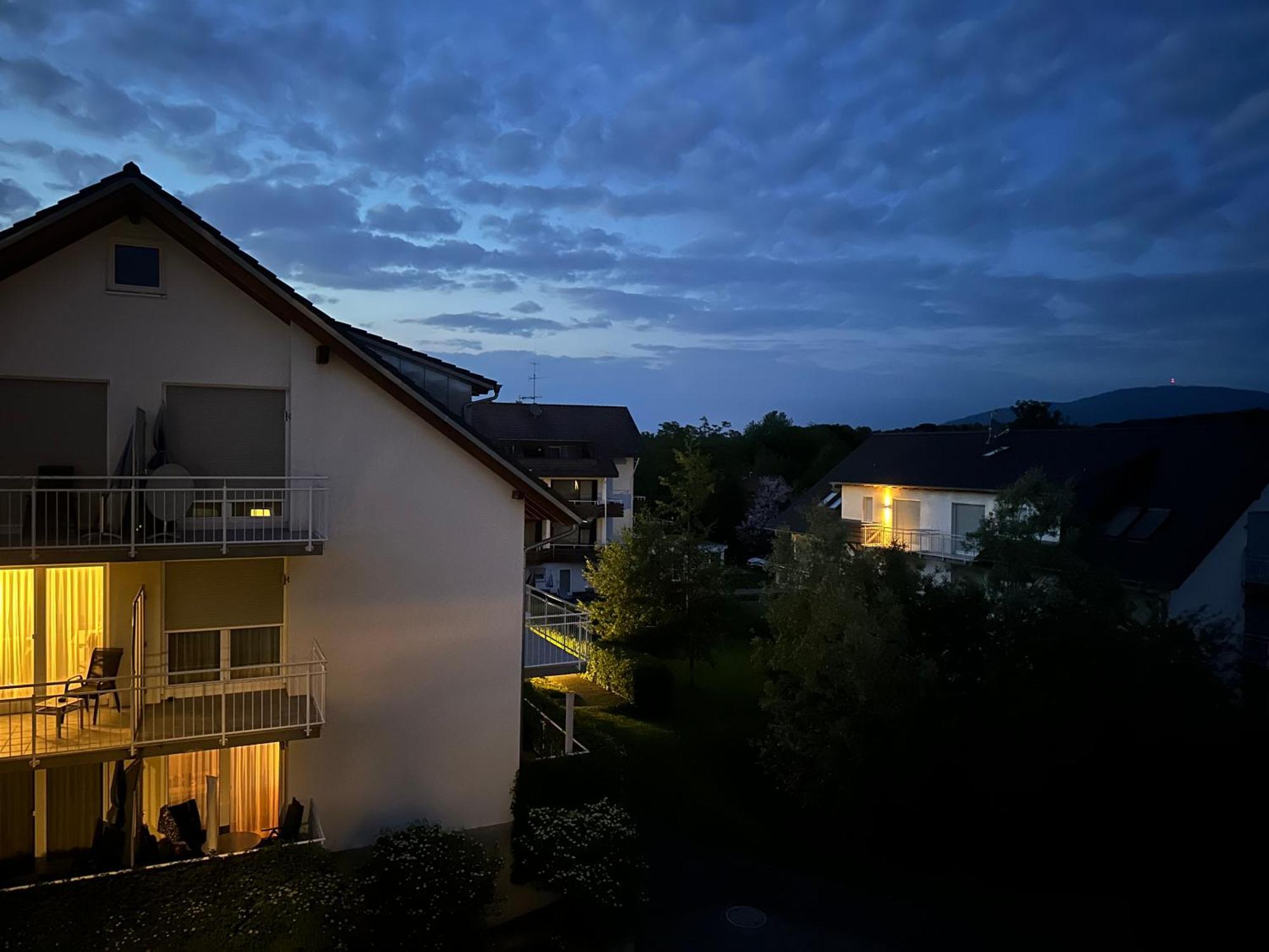 2-Zimmer-Ferienwohnung Mit Hotelservice Und 2 Balkons - Golf, Bike Und Wellness Im Markgraeflerland Bad Bellingen Exterior foto